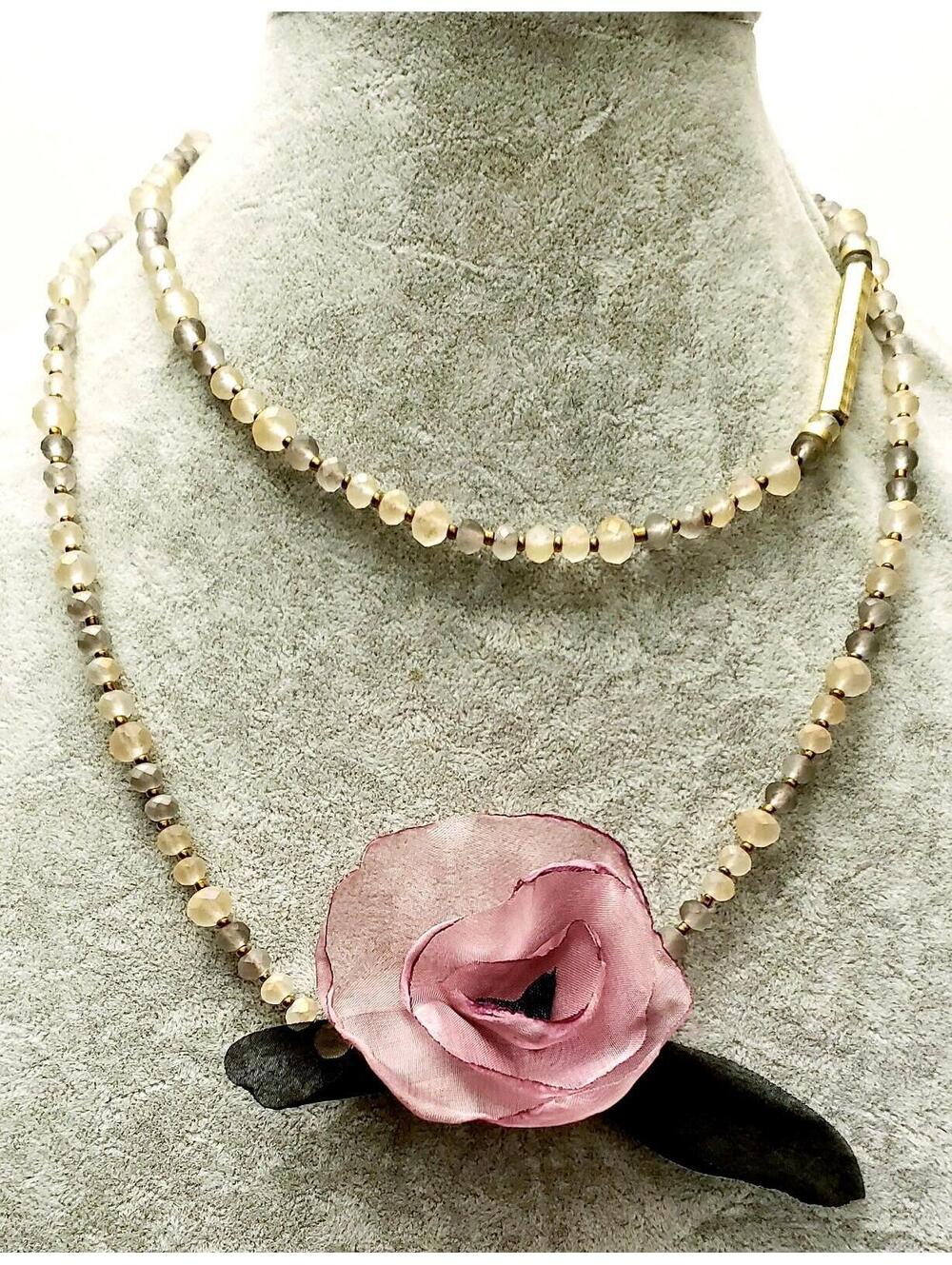 Frosted-Glass Beaded Rose Necklace new